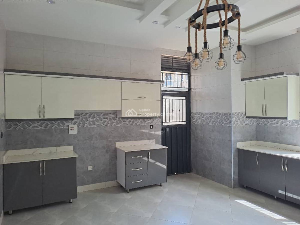 Luxury 5 Bedroom House in Kira, Kira, Kira Town, Wakiso, Central Region, Terraced Duplex for Sale