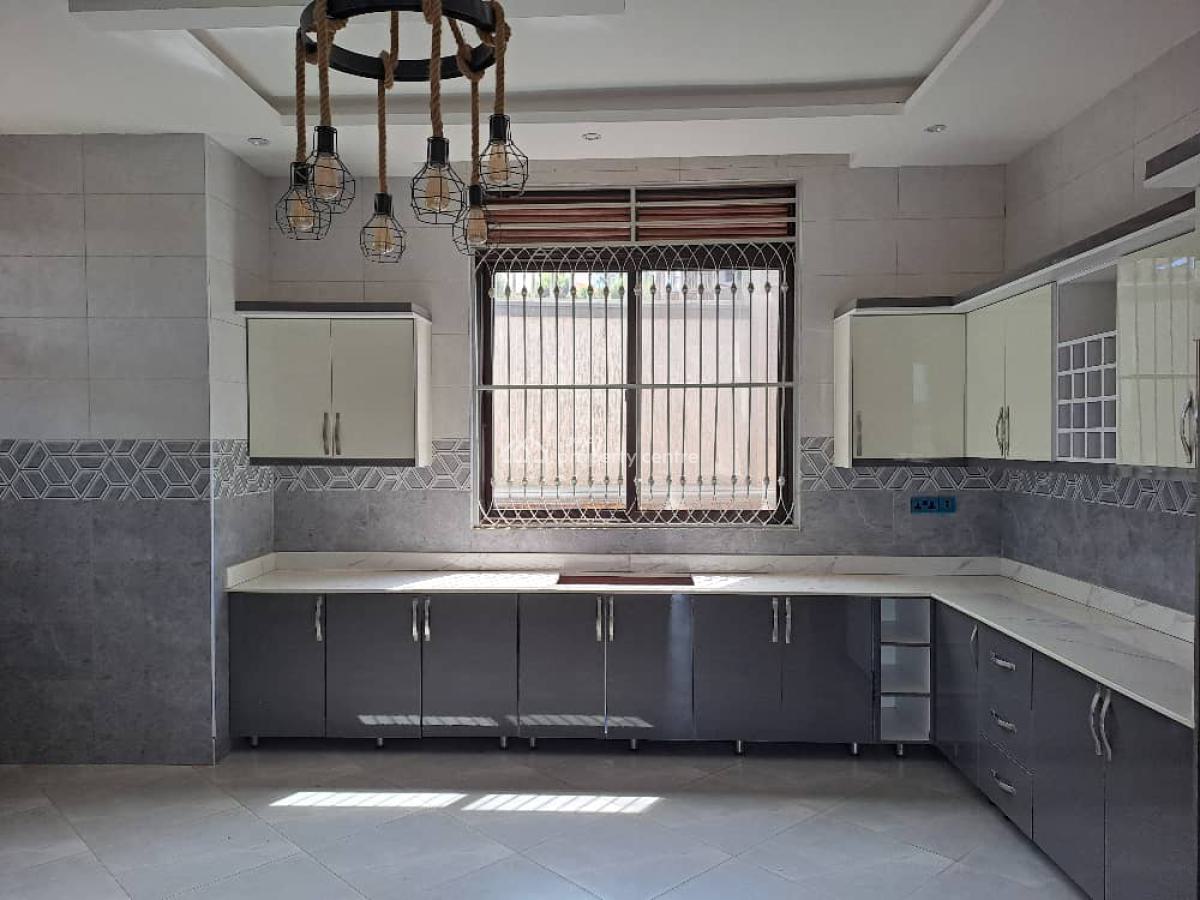 Luxury 5 Bedroom House in Kira, Kira, Kira Town, Wakiso, Central Region, Terraced Duplex for Sale