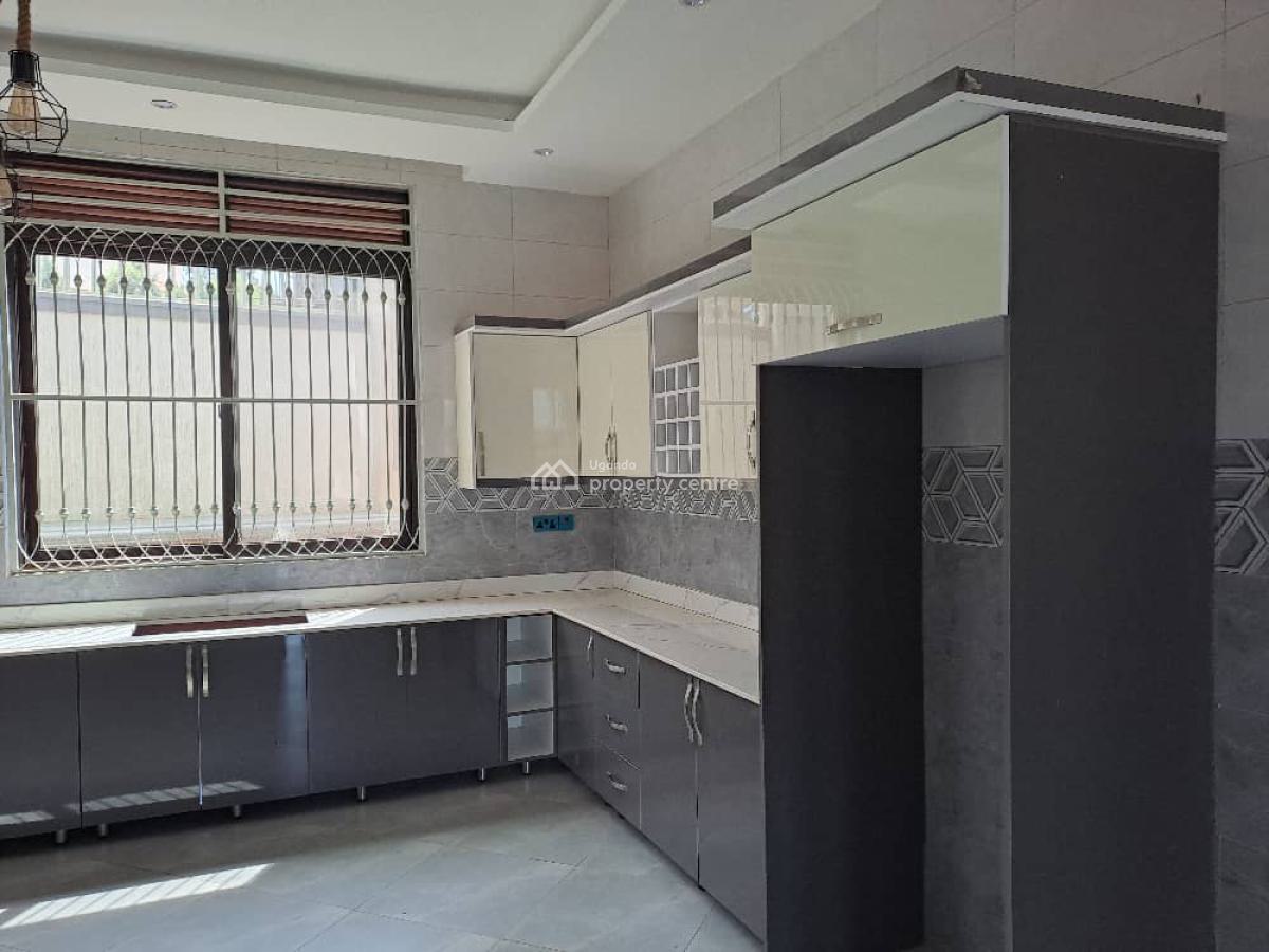 Luxury 5 Bedroom House in Kira, Kira, Kira Town, Wakiso, Central Region, Terraced Duplex for Sale