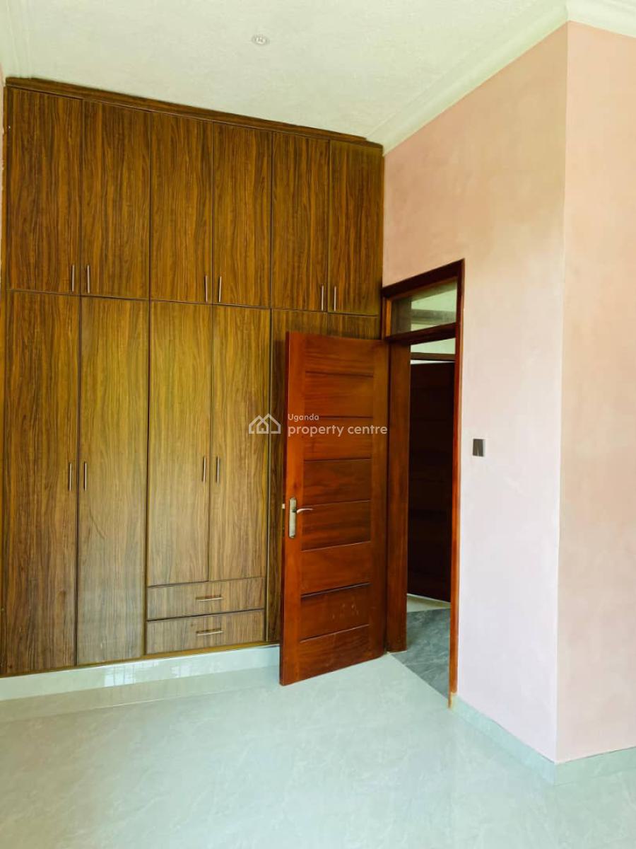 Luxury 7 Bedroom House in Munyonyo, Munyonyo, Kampala, Central Region, Terraced Duplex for Sale