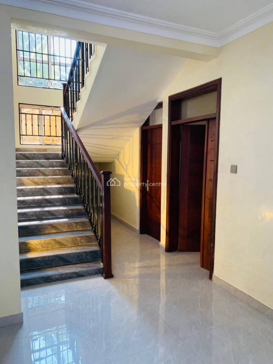Luxury 7 Bedroom House in Munyonyo, Munyonyo, Kampala, Central Region, Terraced Duplex for Sale