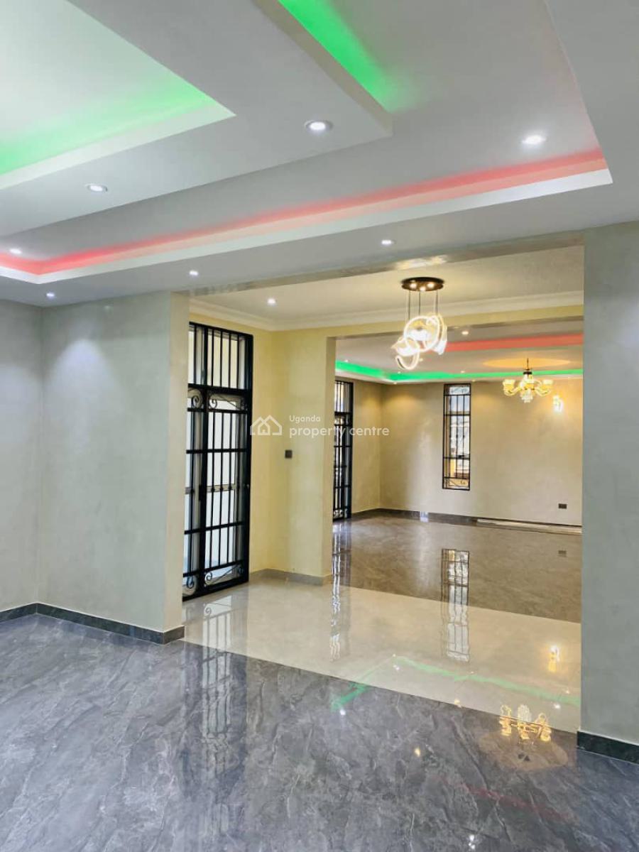 Luxury 7 Bedroom House in Munyonyo, Munyonyo, Kampala, Central Region, Terraced Duplex for Sale