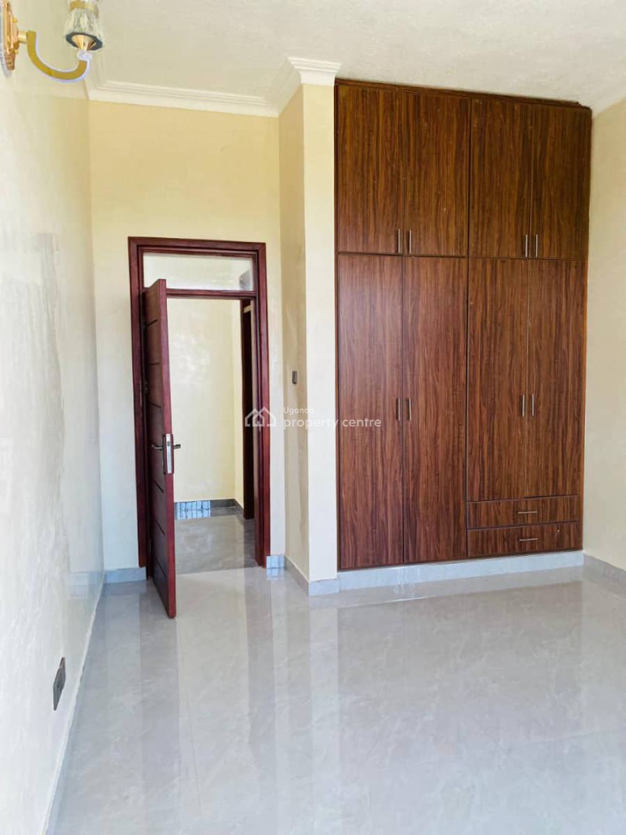 Luxury 7 Bedroom House in Munyonyo, Munyonyo, Kampala, Central Region, Terraced Duplex for Sale