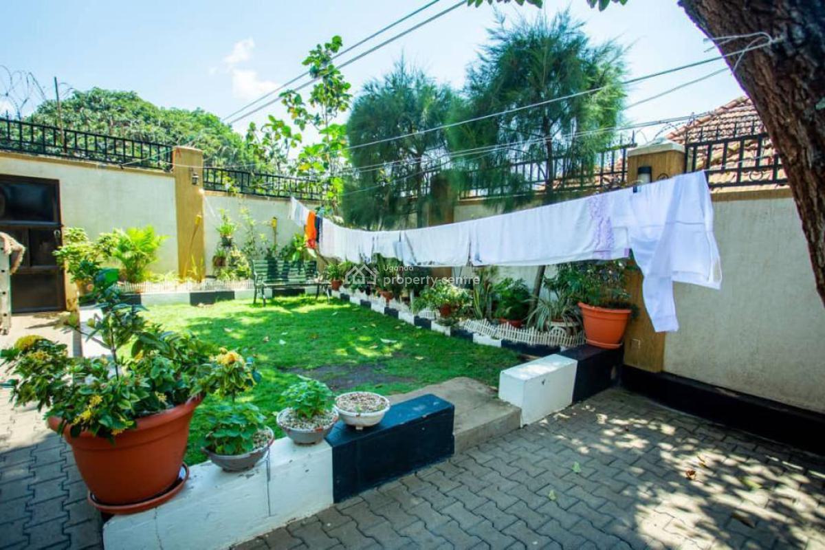 Residential 4 Bedroom House in Muyenga Bukasa, Muyenga Bukasa Road, Kampala, Central Region, Terraced Duplex for Sale