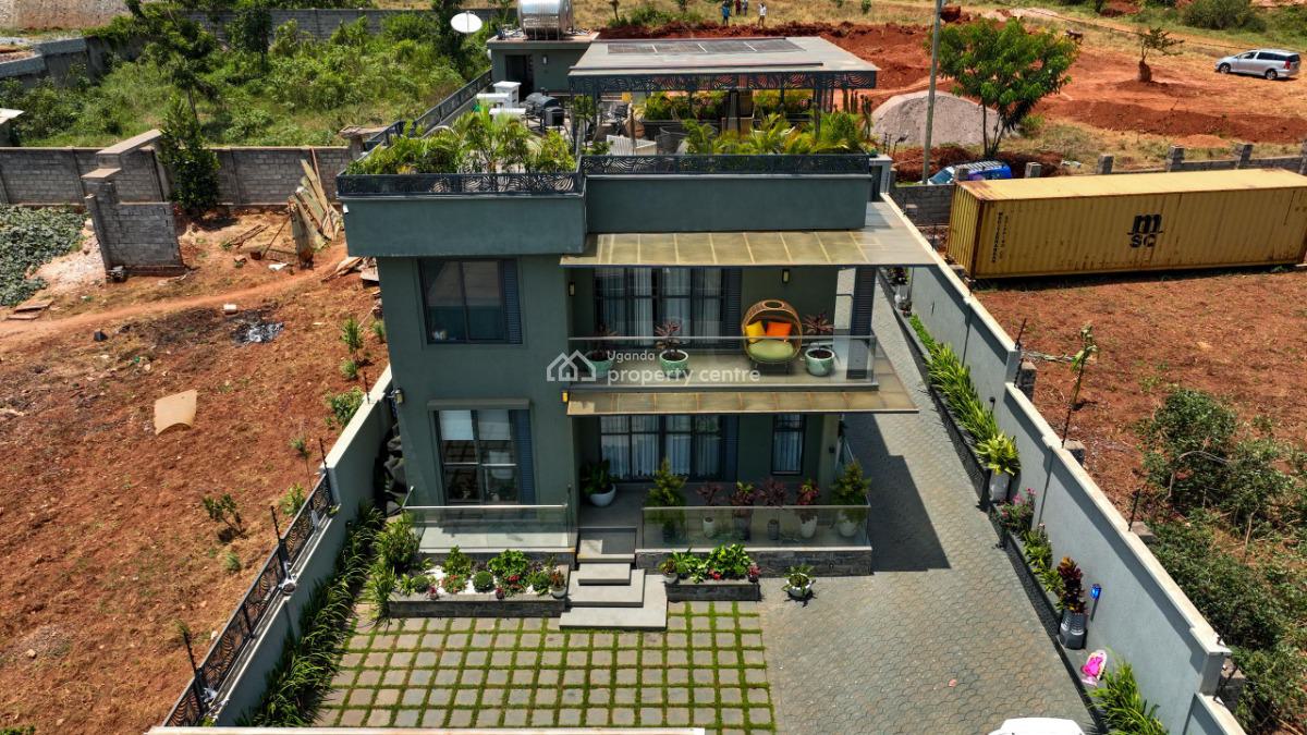 Luxury 4 Bedroom in Munyonyo Kigo, Kigo Munyonyo Road, Kampala, Central Region, Terraced Duplex for Sale