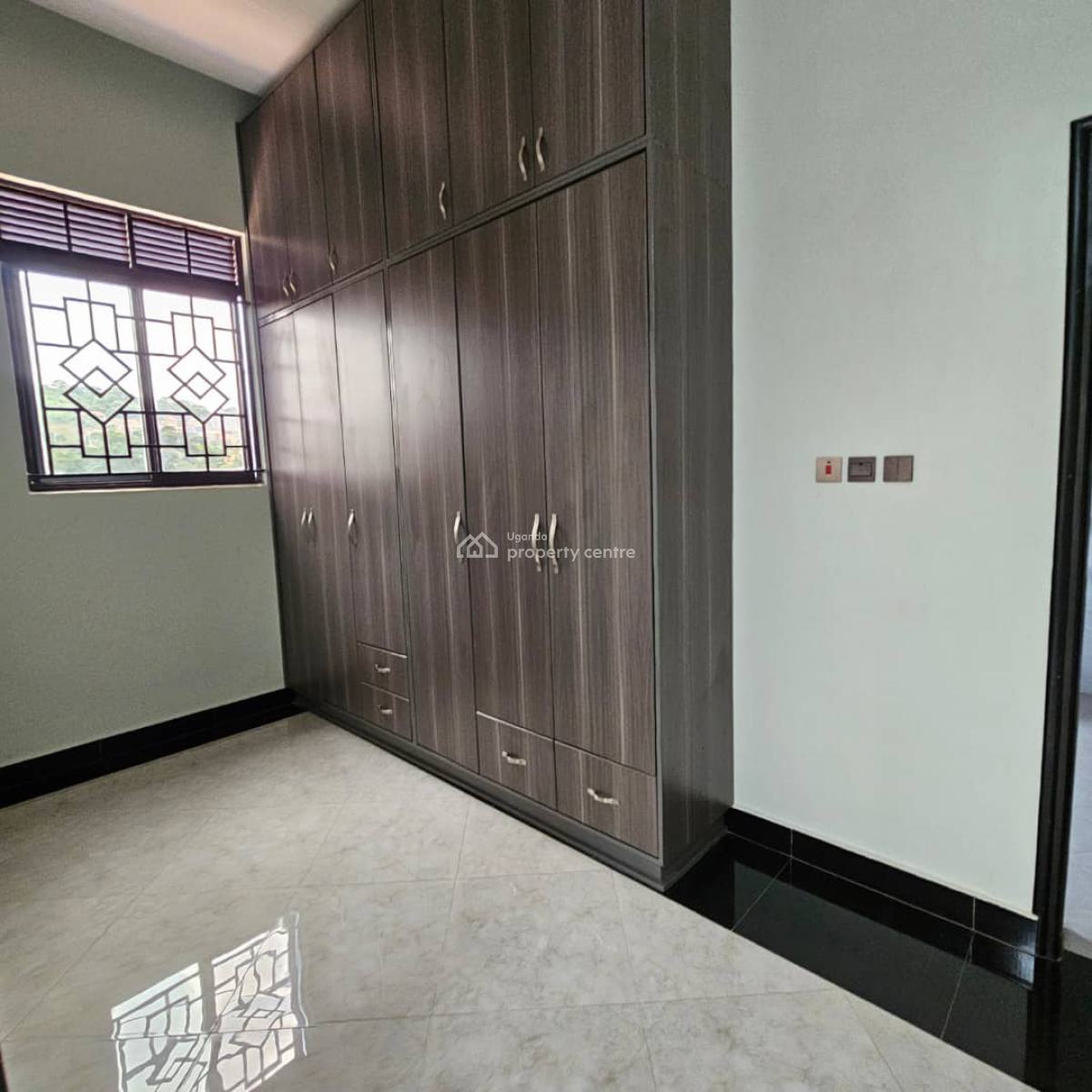 Beautiful 4 Bedroom House in Kitende Along Entebbe Road, Kitende, Wakiso, Central Region, Terraced Bungalow for Sale