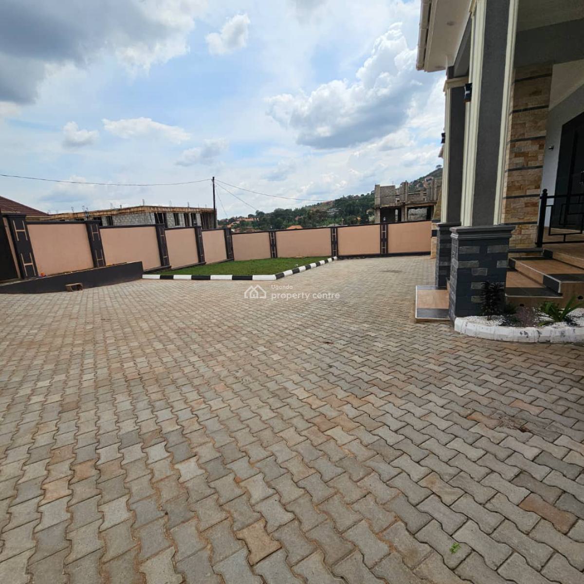 Beautiful 4 Bedroom House in Kitende Along Entebbe Road, Kitende, Wakiso, Central Region, Terraced Bungalow for Sale