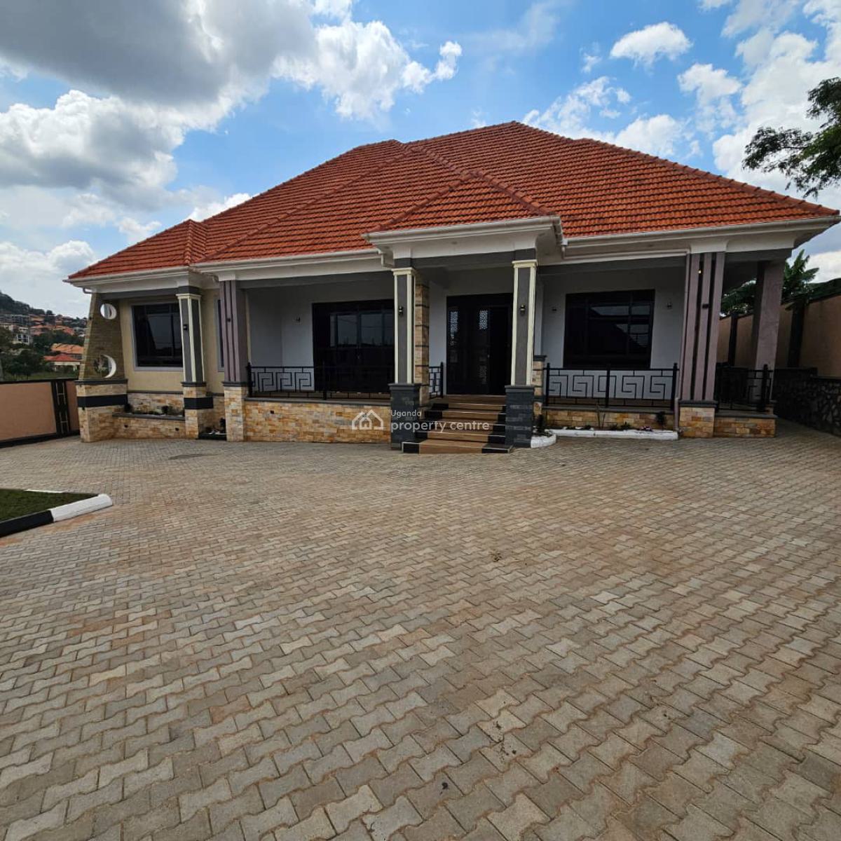Beautiful 4 Bedroom House in Kitende Along Entebbe Road, Kitende, Wakiso, Central Region, Terraced Bungalow for Sale