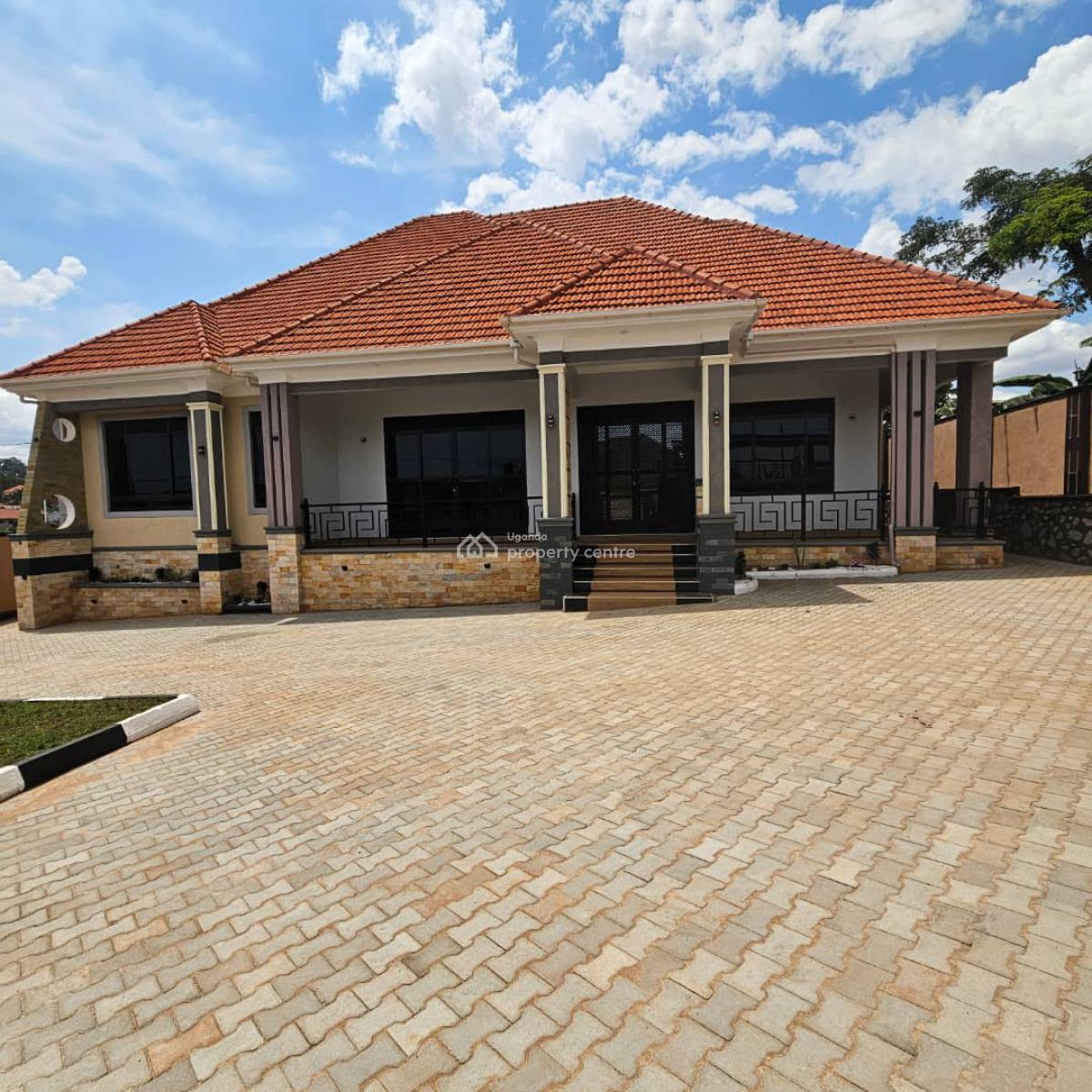 Beautiful 4 Bedroom House in Kitende Along Entebbe Road, Kitende, Wakiso, Central Region, Terraced Bungalow for Sale