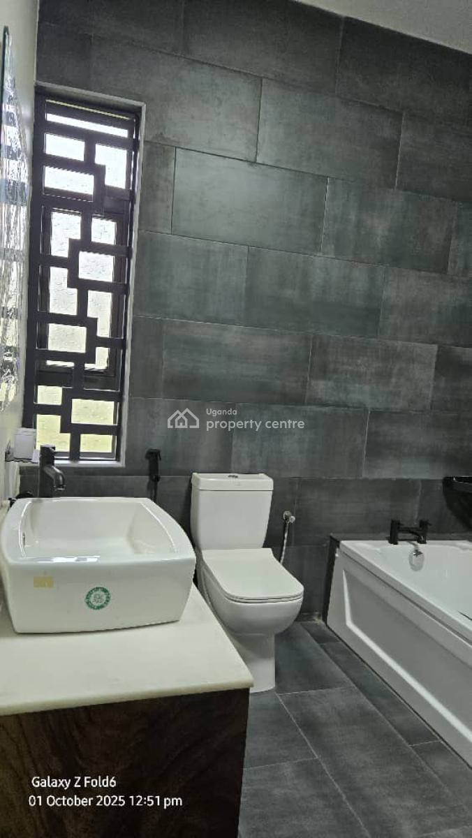 Luxury 4 Bedroom House in Bunga Kawuku, Bunga Kawuku, Kampala, Central Region, Terraced Duplex for Sale