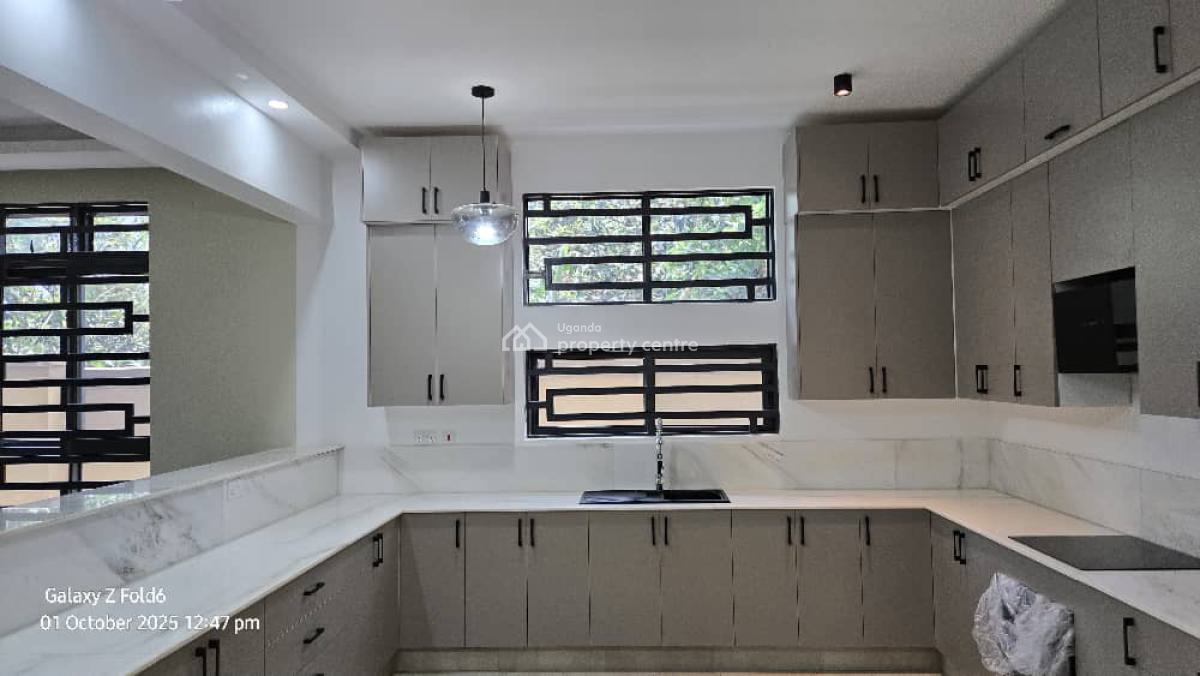 Luxury 4 Bedroom House in Bunga Kawuku, Bunga Kawuku, Kampala, Central Region, Terraced Duplex for Sale