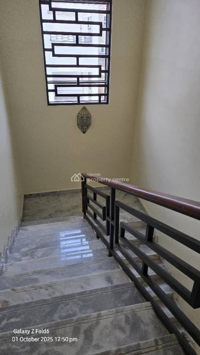Luxury 4 Bedroom House in Bunga Kawuku, Bunga Kawuku, Kampala, Central Region, Terraced Duplex for Sale