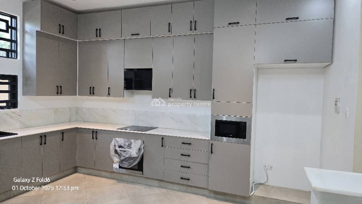 Luxury 4 Bedroom House in Bunga Kawuku, Bunga Kawuku, Kampala, Central Region, Terraced Duplex for Sale