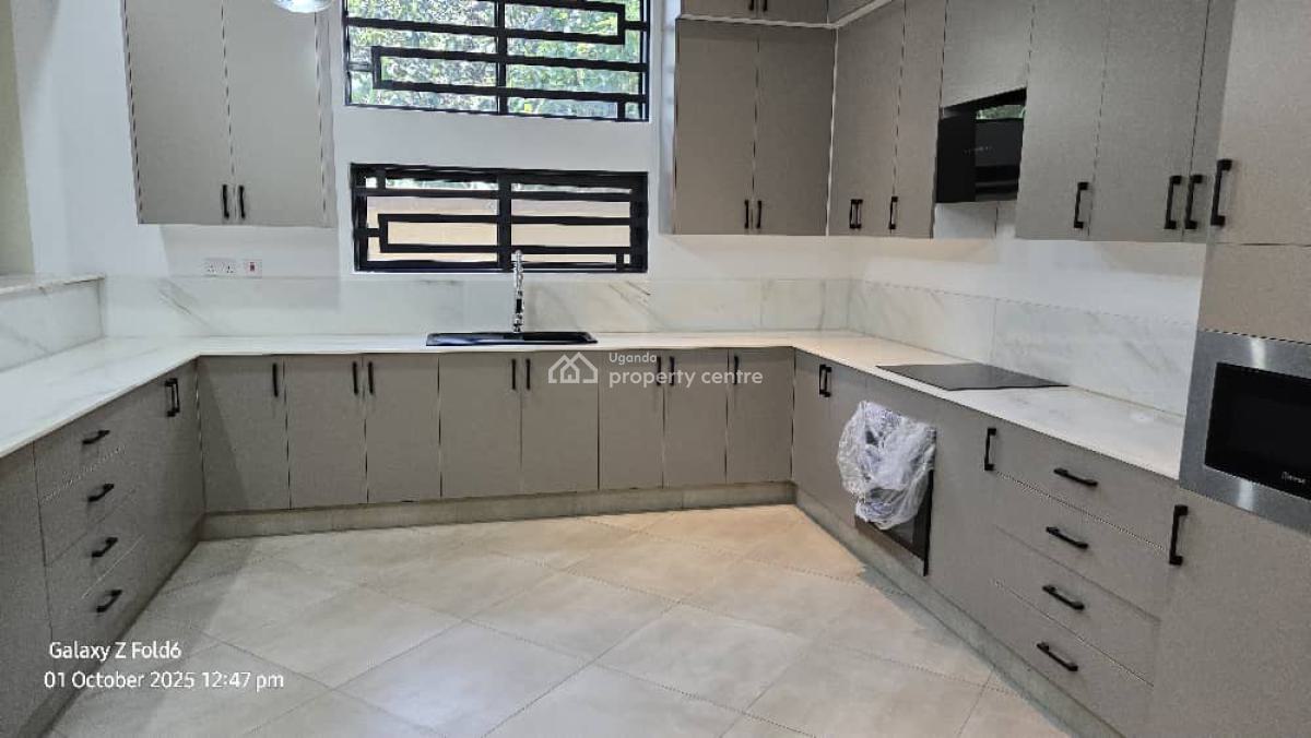 Luxury 4 Bedroom House in Bunga Kawuku, Bunga Kawuku, Kampala, Central Region, Terraced Duplex for Sale