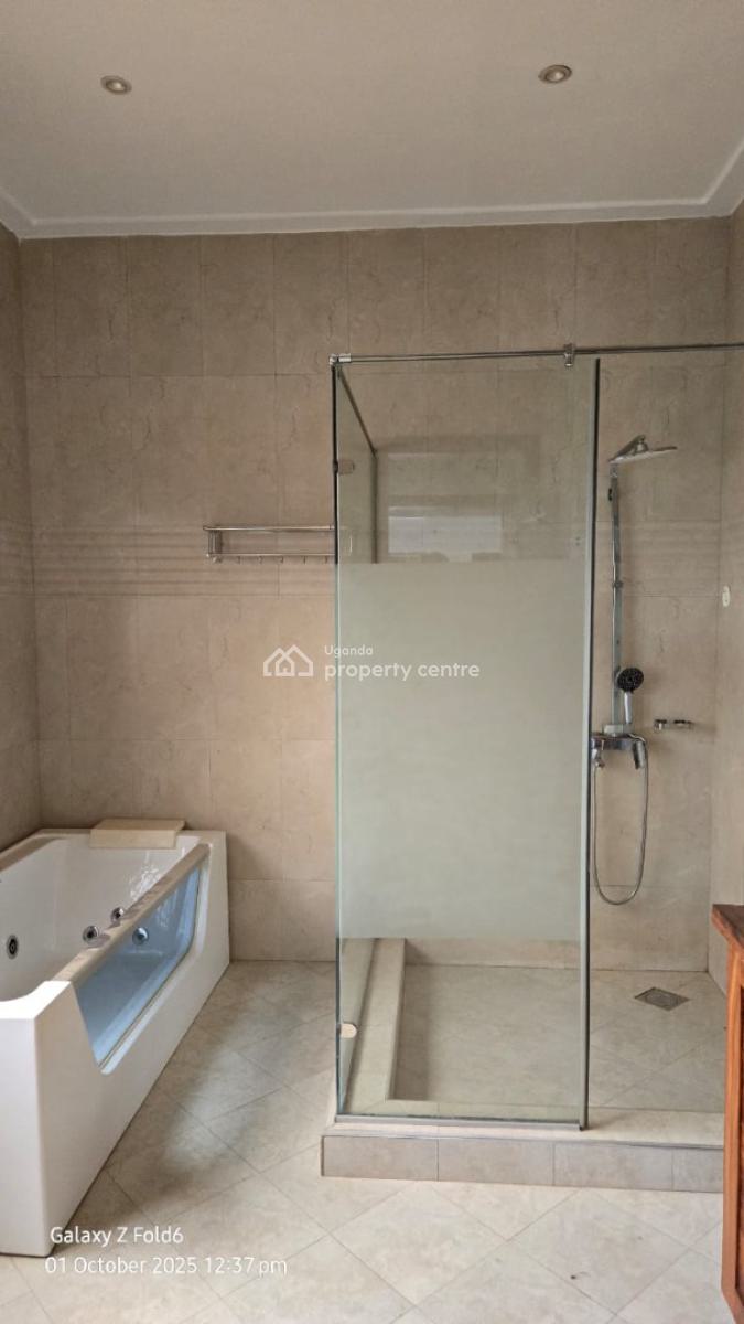 Luxury 4 Bedroom House in Bunga Kawuku, Bunga Kawuku, Kampala, Central Region, Terraced Duplex for Sale