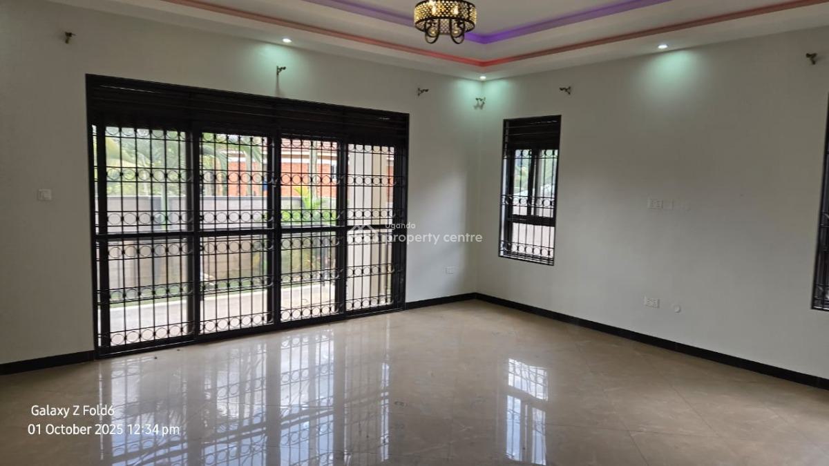 Luxury 4 Bedroom House in Bunga Kawuku, Bunga Kawuku, Kampala, Central Region, Terraced Duplex for Sale