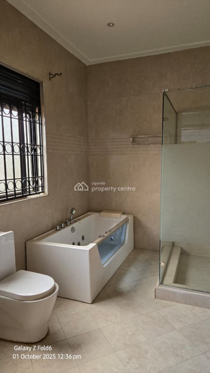 Luxury 4 Bedroom House in Bunga Kawuku, Bunga Kawuku, Kampala, Central Region, Terraced Duplex for Sale