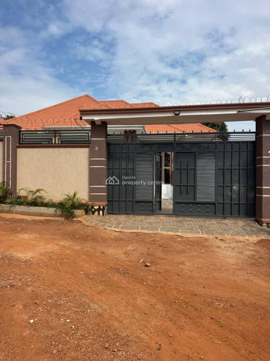 Beautiful 4 Bedroom House in Bwebajja Entebbe Road, Bwebajja, Arkright Estate,  Entebbe Road, Wakiso, Central Region, Terraced Bungalow for Sale