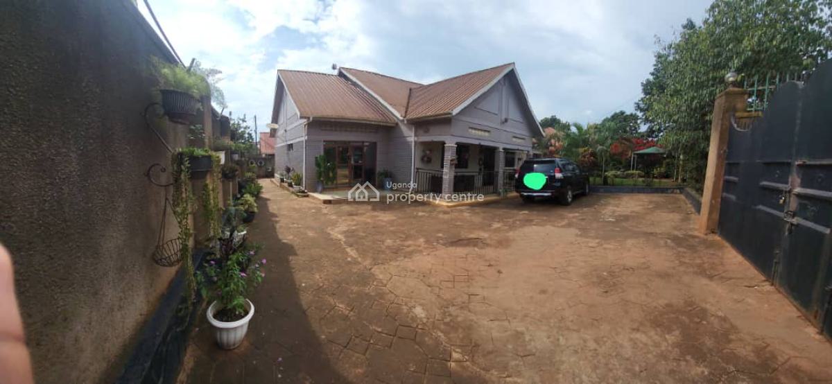 4-bedroom Bungalow on 25 Decimal, Demand Rd/kapeera, Kira Town, Wakiso, Central Region, Townhouse for Sale