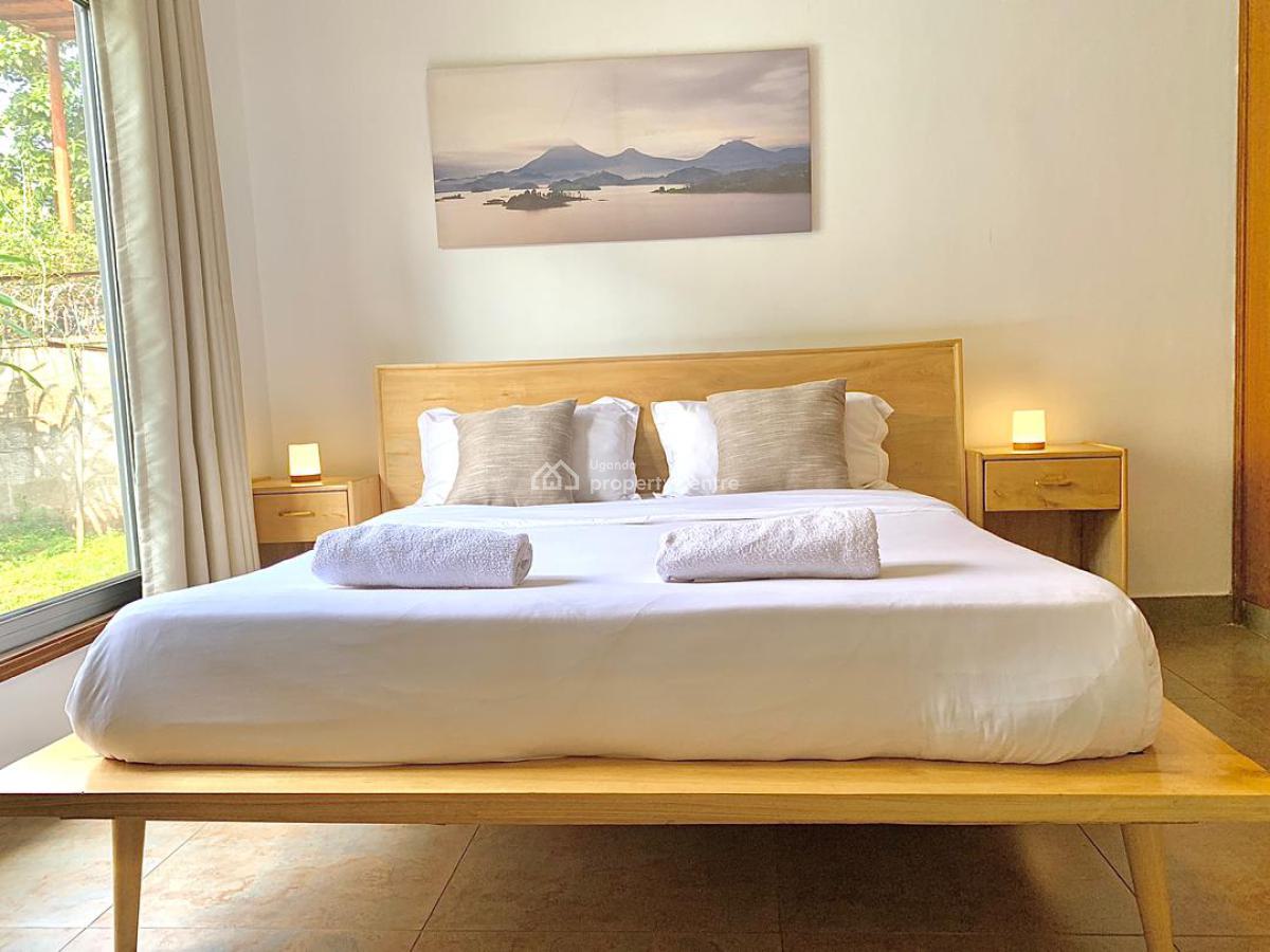 Fully Furnished 3 Bedroom House with Garden, Ali Ismail Rd, Kisaasi, Kampala, Central Region, Semi-detached Duplex for Rent