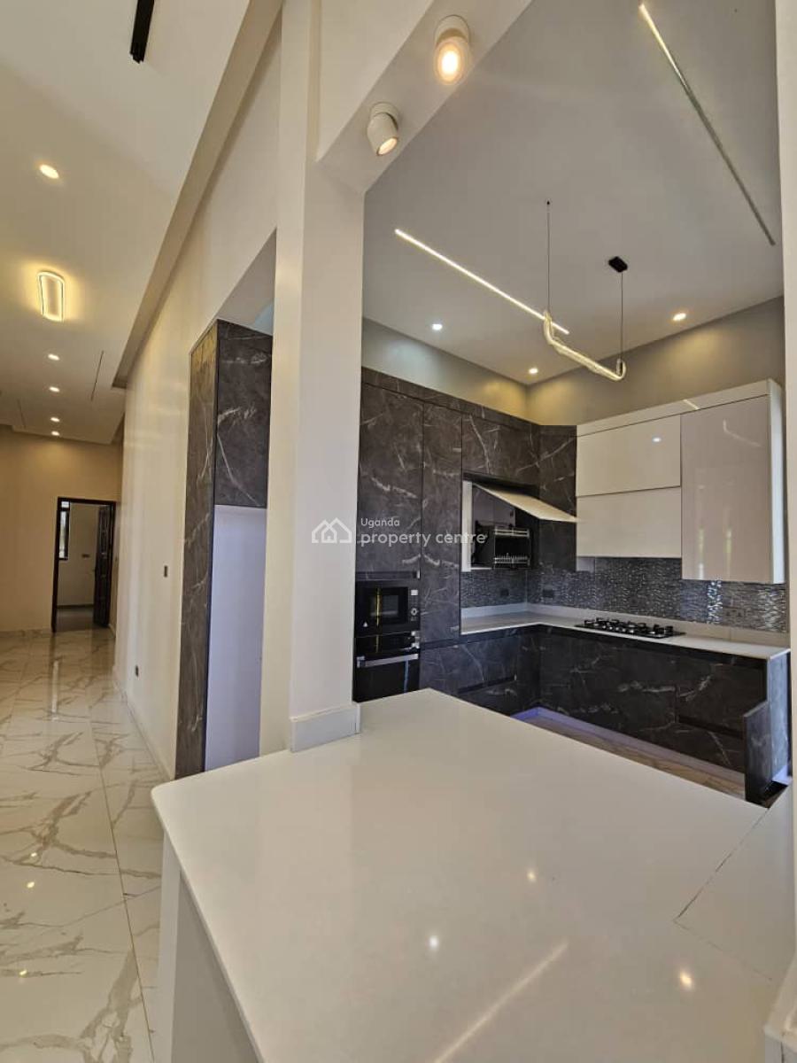 Stunning 4 Bedroom House in Bwebajja Off Entebbe Road, Bwebajja, Wakiso, Central Region, Terraced Bungalow for Sale