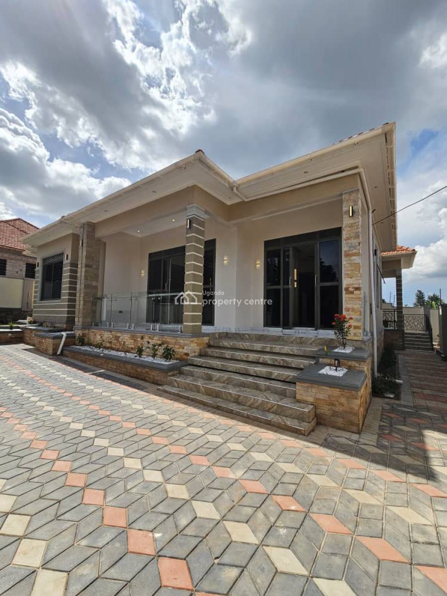 Stunning 4 Bedroom House in Bwebajja Off Entebbe Road, Bwebajja, Wakiso, Central Region, Terraced Bungalow for Sale