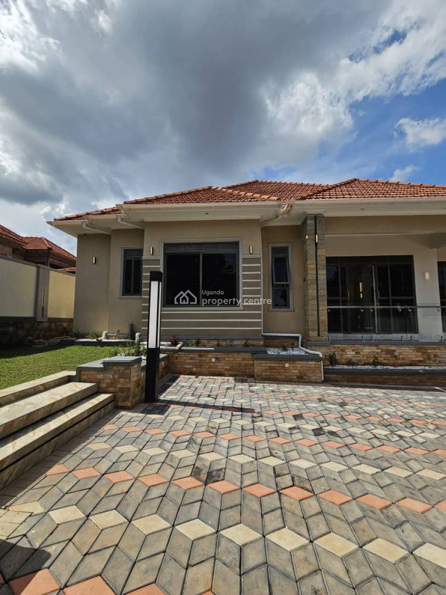 Stunning 4 Bedroom House in Bwebajja Off Entebbe Road, Bwebajja, Wakiso, Central Region, Terraced Bungalow for Sale