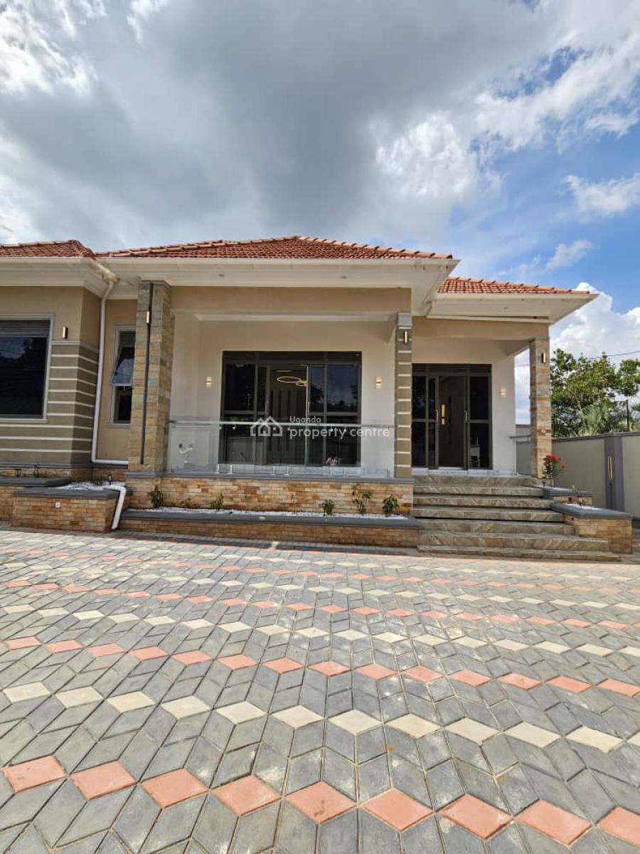 Stunning 4 Bedroom House in Bwebajja Off Entebbe Road, Bwebajja, Wakiso, Central Region, Terraced Bungalow for Sale