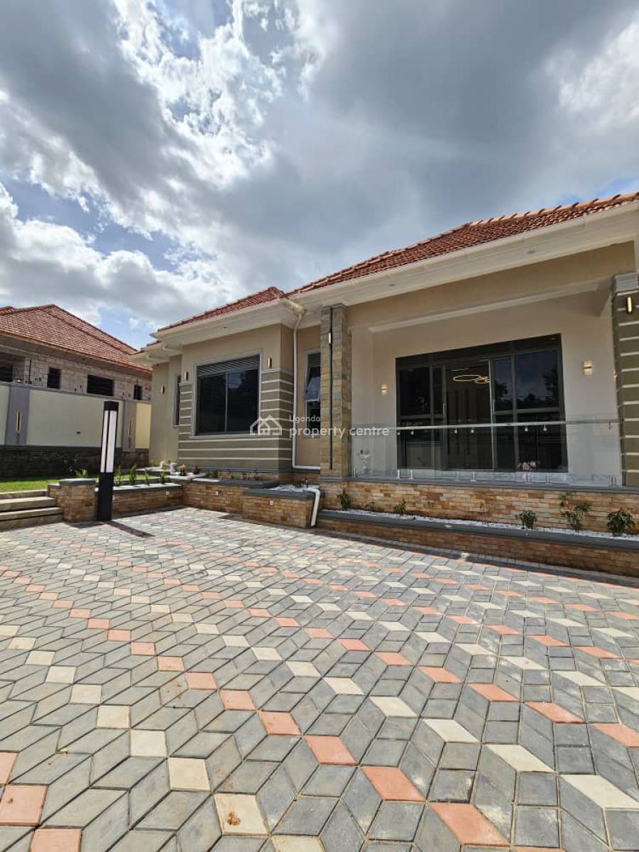 Stunning 4 Bedroom House in Bwebajja Off Entebbe Road, Bwebajja, Wakiso, Central Region, Terraced Bungalow for Sale