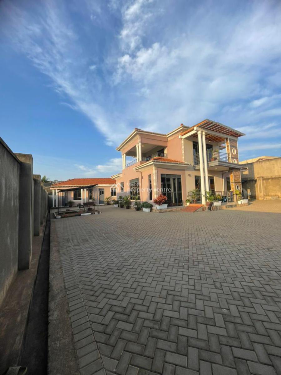 Beautiful 4 Bedroom House in Kisaasi Kulambiro, Kisaasi - Kulambiro Road, Kampala, Central Region, Terraced Duplex for Sale