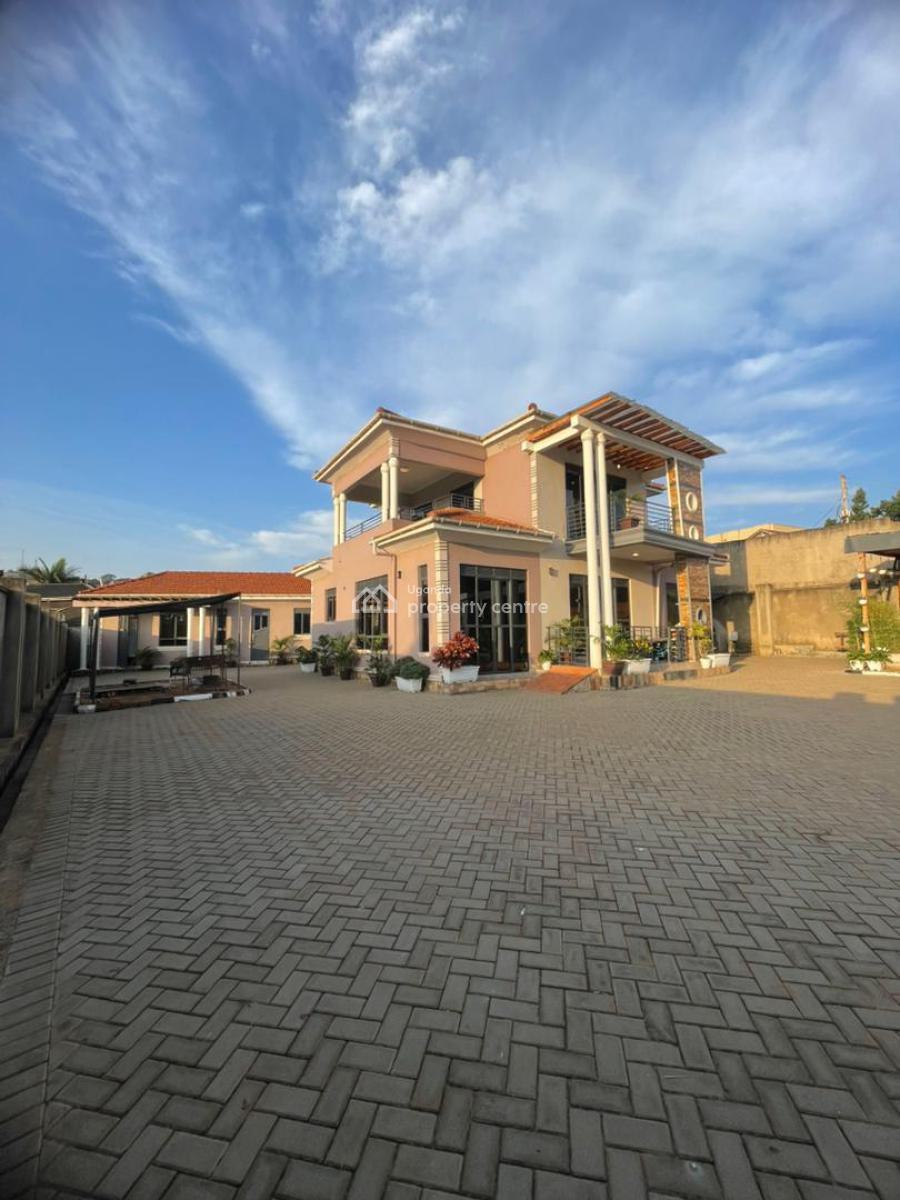 Beautiful 4 Bedroom House in Kisaasi Kulambiro, Kisaasi - Kulambiro Road, Kampala, Central Region, Terraced Duplex for Sale