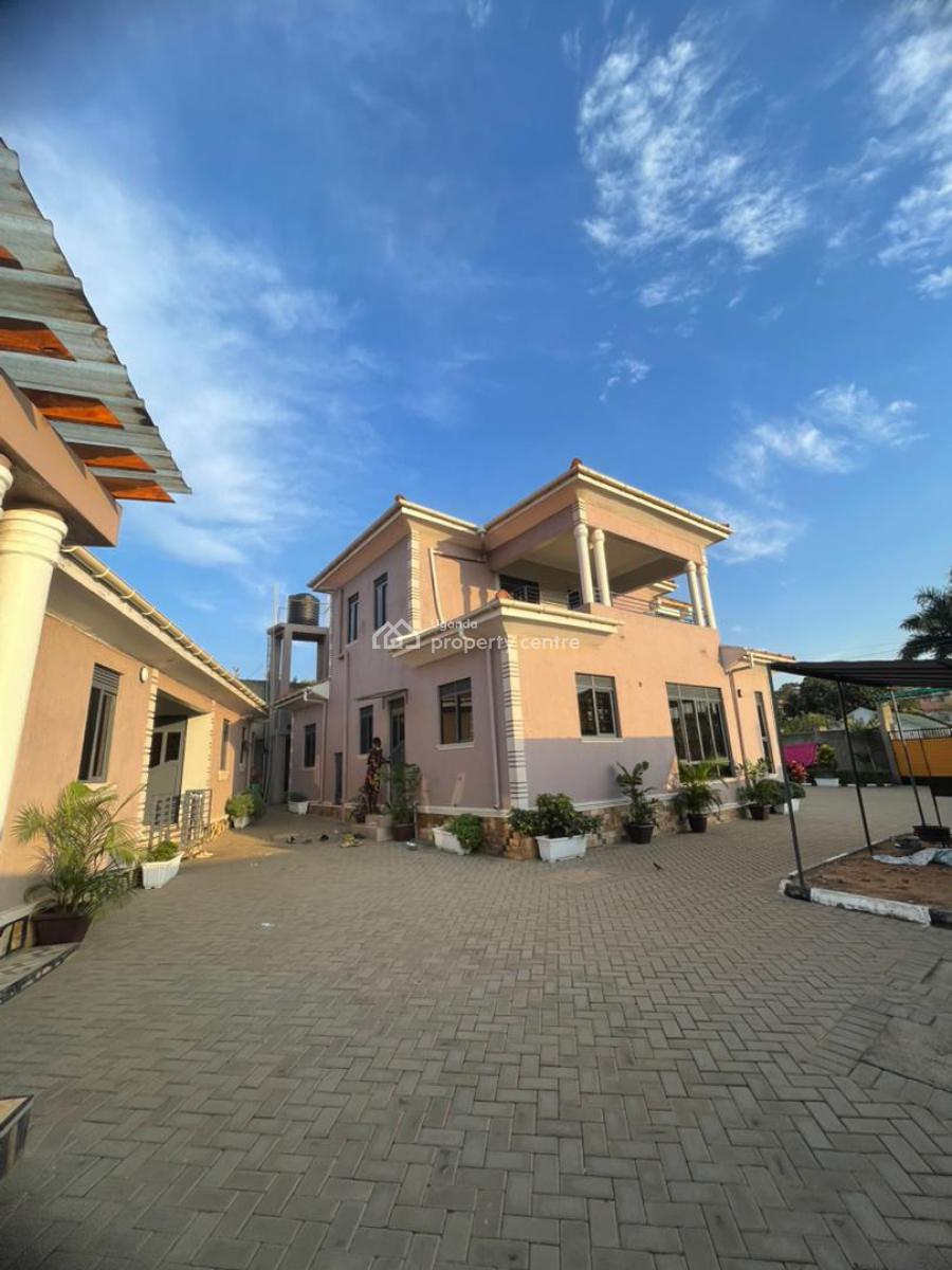 Beautiful 4 Bedroom House in Kisaasi Kulambiro, Kisaasi - Kulambiro Road, Kampala, Central Region, Terraced Duplex for Sale