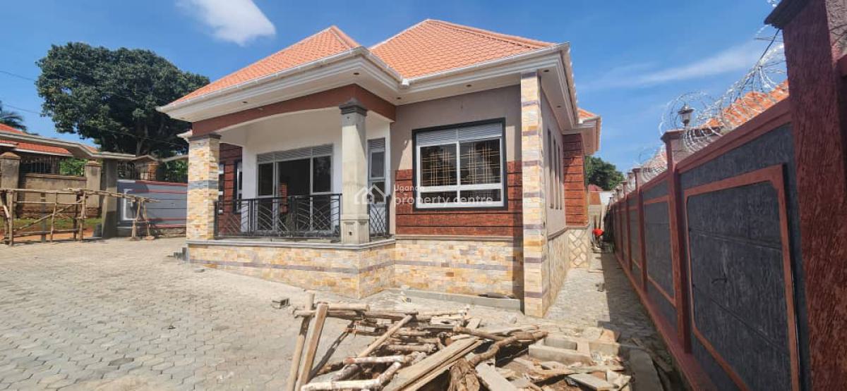 3 Bedroom House Kitende 550m Entebbe Road, Kitende, Entebbe Municipality, Wakiso, Central Region, House for Sale