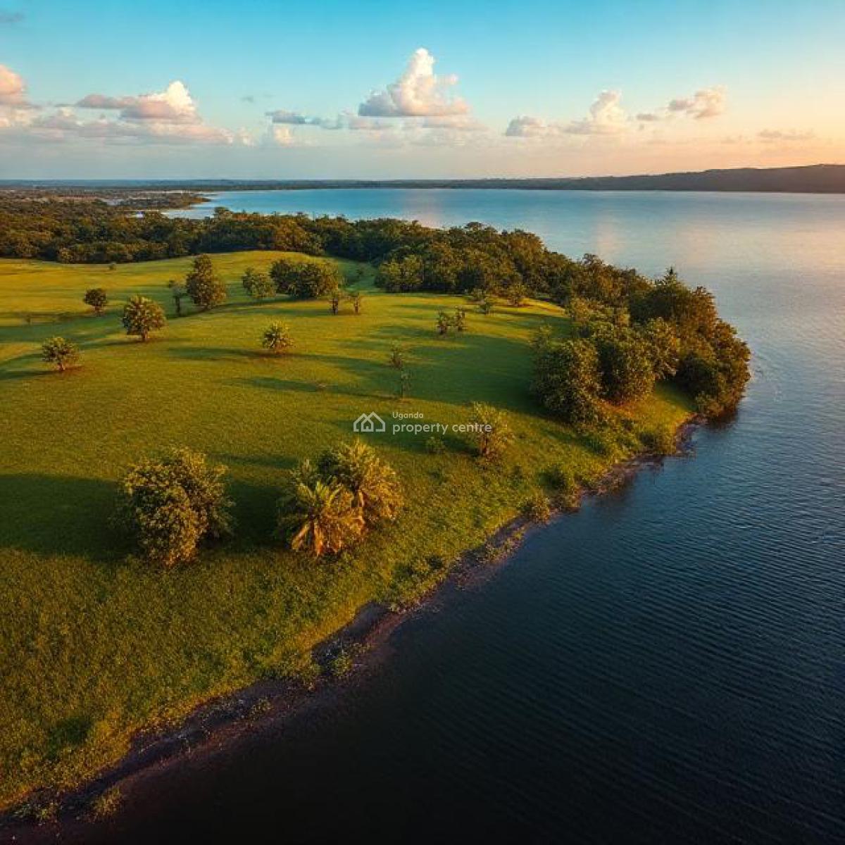 60-acre Lakefront Land Touching Lake Victoria, Nyenga, Buikwe, Central Region, Residential Land for Sale