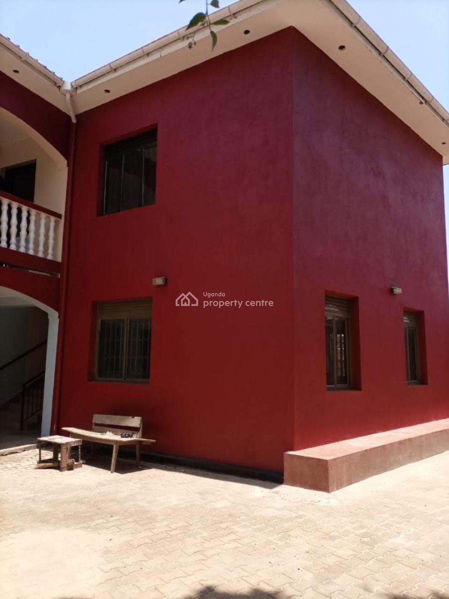 Commercial Gated Building with Own Compound Previously a School, Mutungo, Kampala, Central Region, Office Space for Rent