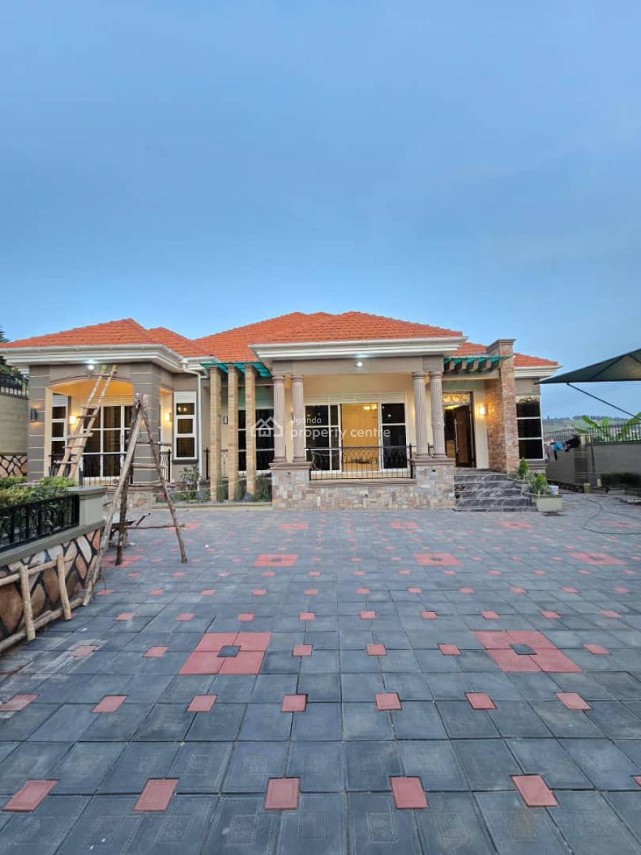 Fully Furnished 4 Bedroom House in Bwebajja, Bwebajja, Arkright Estate, Wakiso, Central Region, Terraced Bungalow for Sale