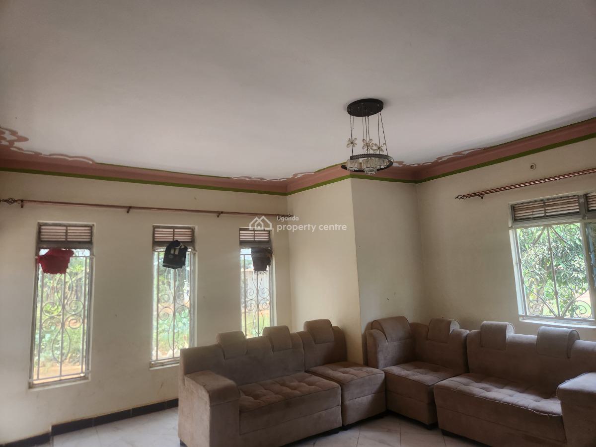 Luxury 3bedroom House , Large Living Room ,dining Library, Kitchen Toi, Gombe, Wakiso, Central Region, House for Sale