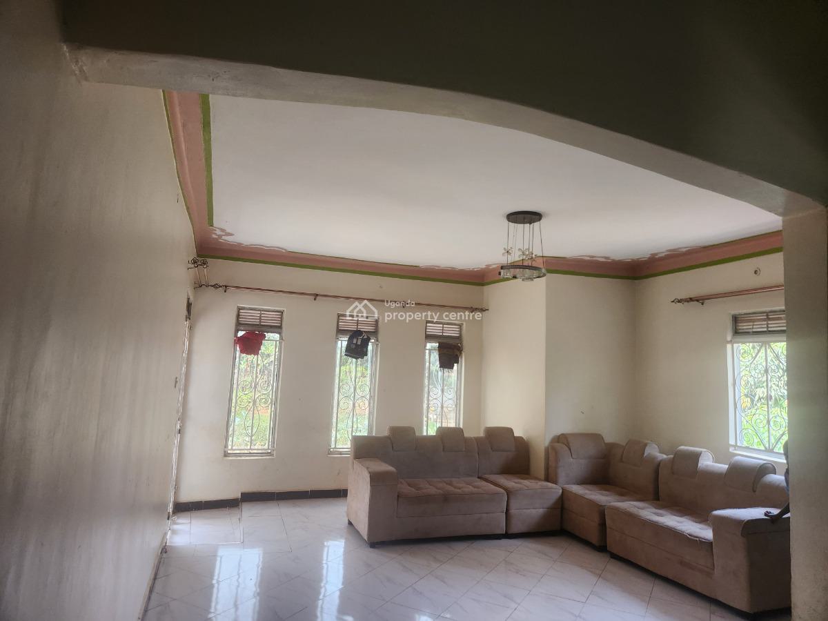 Luxury 3bedroom House , Large Living Room ,dining Library, Kitchen Toi, Gombe, Wakiso, Central Region, House for Sale