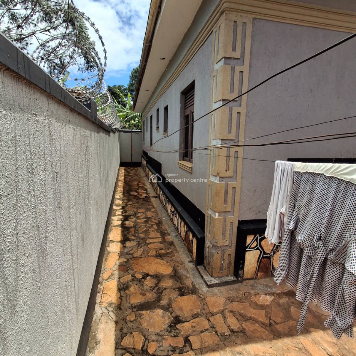 Spacious Estate, Malindi Near St. Eliza Nursing School, Buikwe, Central Region, Detached Duplex for Sale