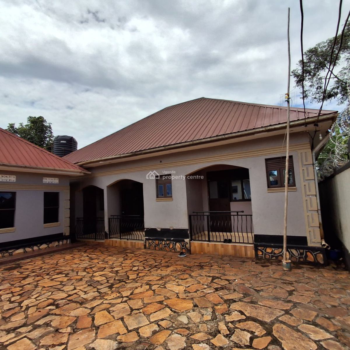 Spacious Estate, Malindi Near St. Eliza Nursing School, Buikwe, Central Region, Detached Duplex for Sale