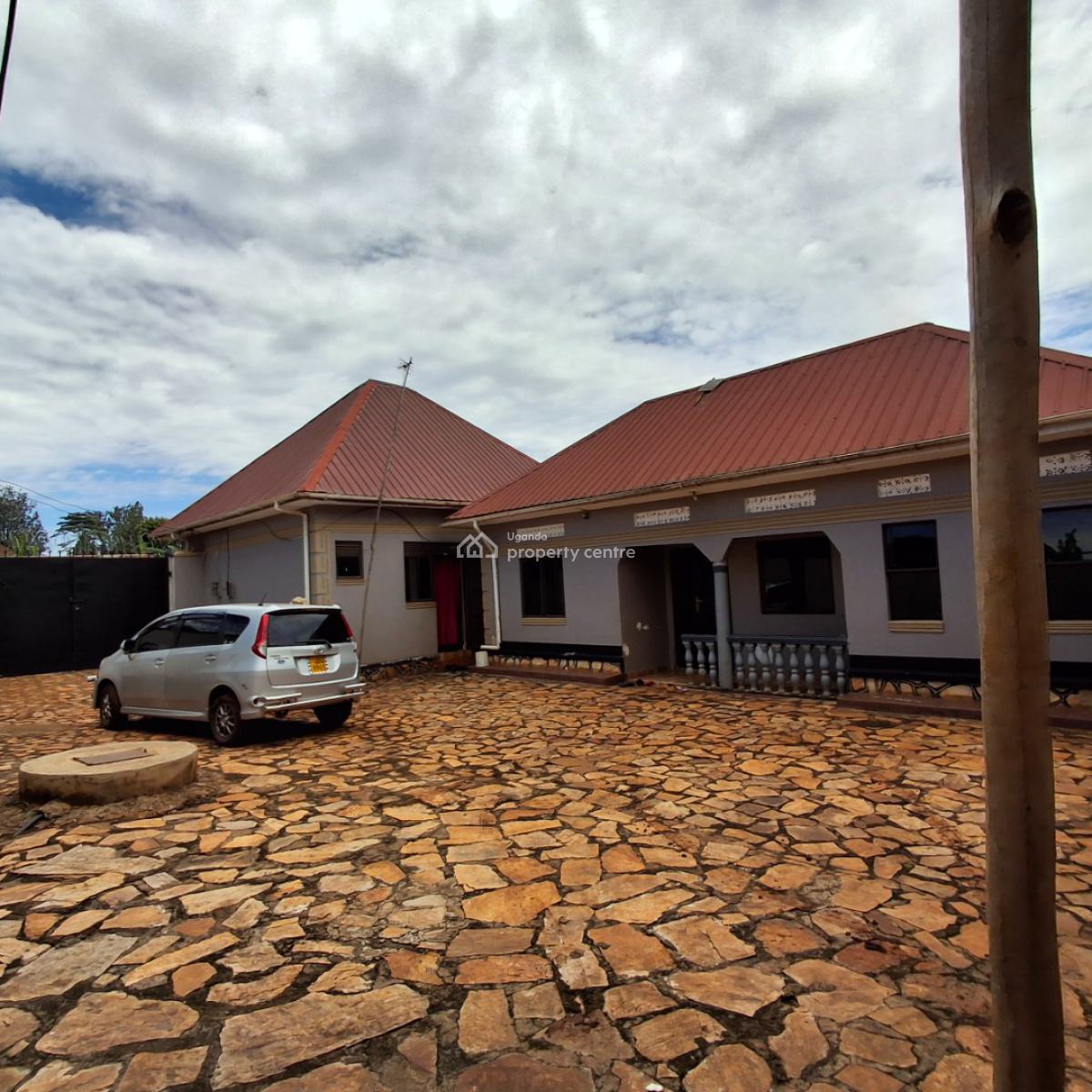 Spacious Estate, Malindi Near St. Eliza Nursing School, Buikwe, Central Region, Detached Duplex for Sale