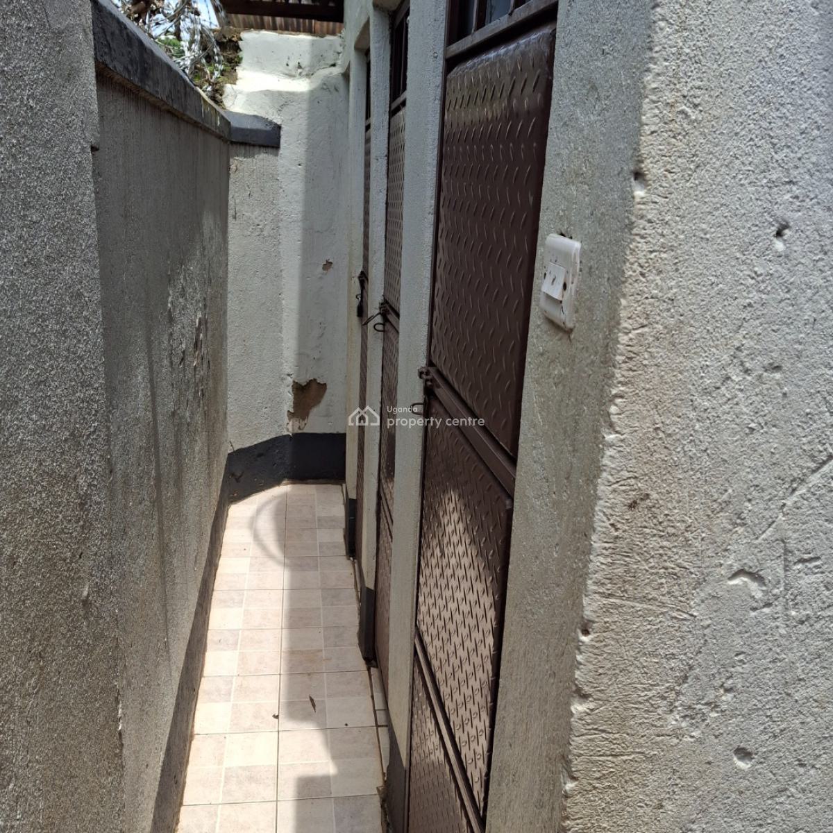 Spacious Estate, Malindi Near St. Eliza Nursing School, Buikwe, Central Region, Detached Duplex for Sale