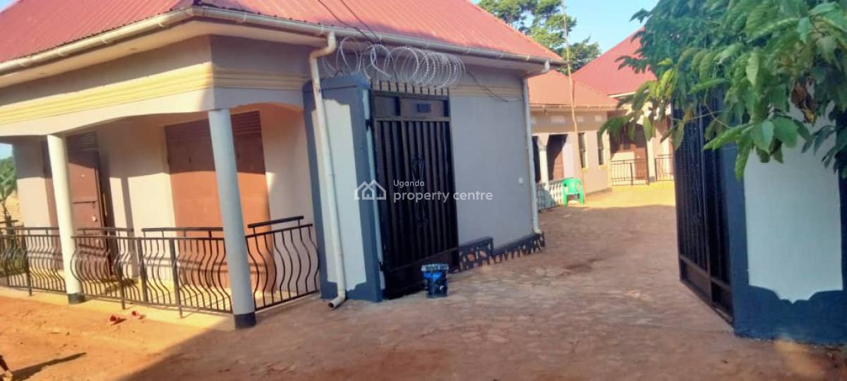 Spacious Estate, Malindi Near St. Eliza Nursing School, Buikwe, Central Region, Detached Duplex for Sale