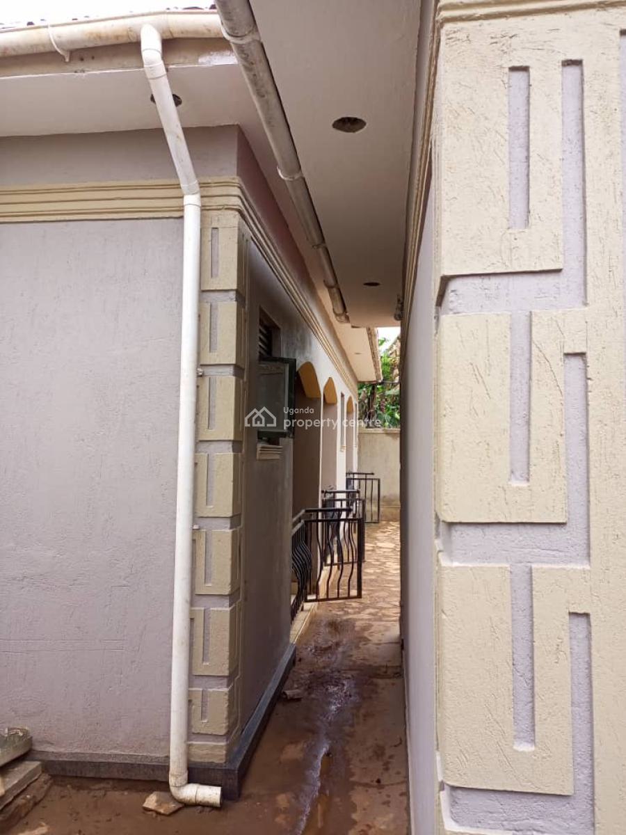 Spacious Estate, Malindi Near St. Eliza Nursing School, Buikwe, Central Region, Detached Duplex for Sale