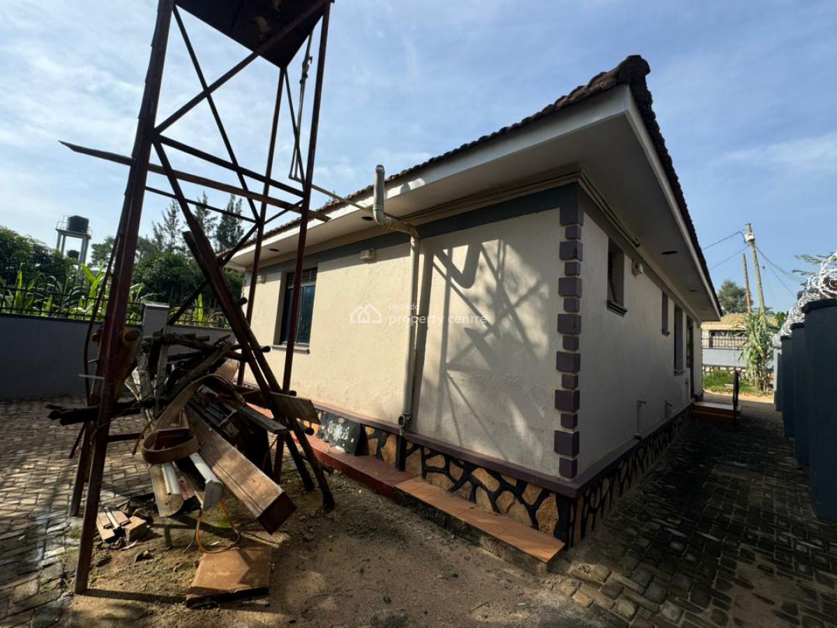 3 Bedroom Single-family House in Kyanja Town, Kyanja Town, Kampala, Central Region, Terraced Bungalow for Sale