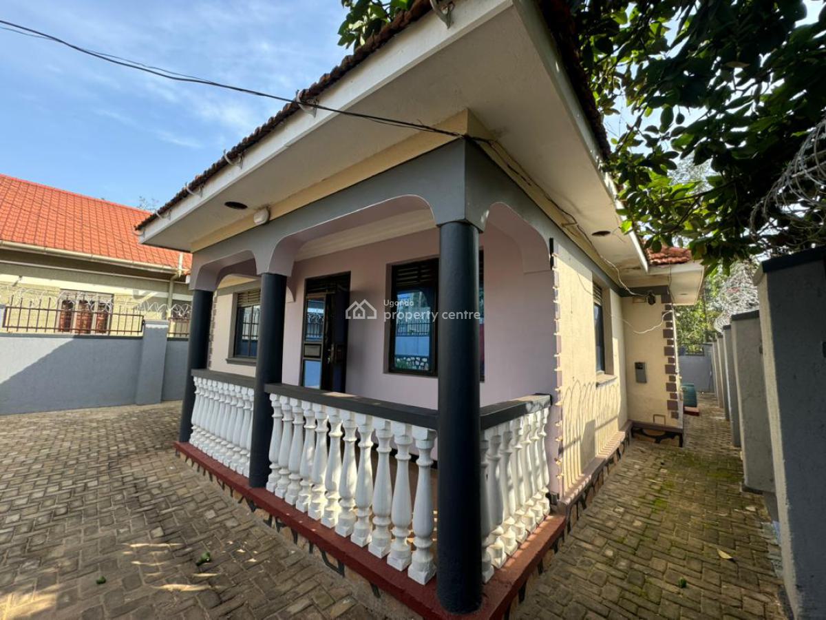 3 Bedroom Single-family House in Kyanja Town, Kyanja Town, Kampala, Central Region, Terraced Bungalow for Sale