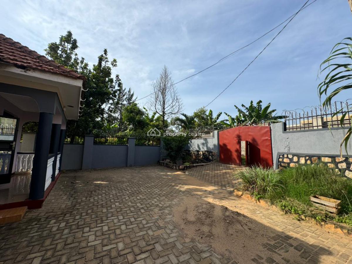3 Bedroom Single-family House in Kyanja Town, Kyanja Town, Kampala, Central Region, Terraced Bungalow for Sale