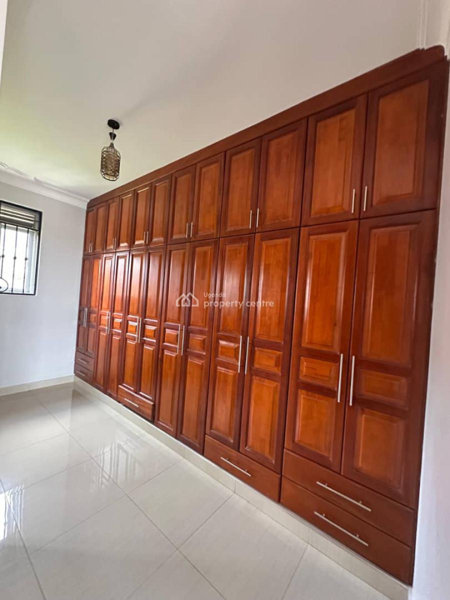 Lakeview 5 Bedroom House in Kigo, Munyonyo, Kigo, Munyonyo, Wakiso, Central Region, Terraced Duplex for Sale