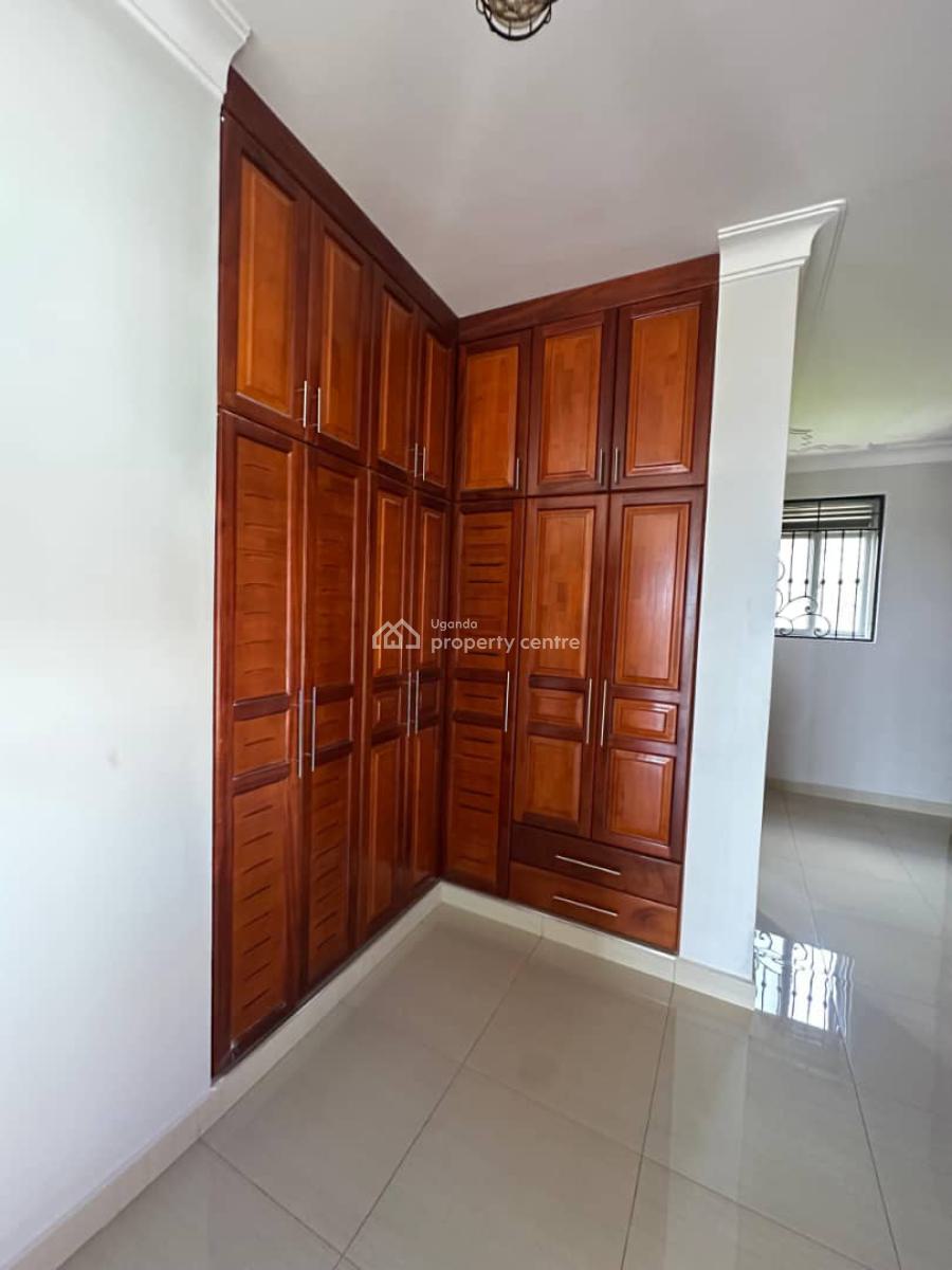 Lakeview 5 Bedroom House in Kigo, Munyonyo, Kigo, Munyonyo, Wakiso, Central Region, Terraced Duplex for Sale