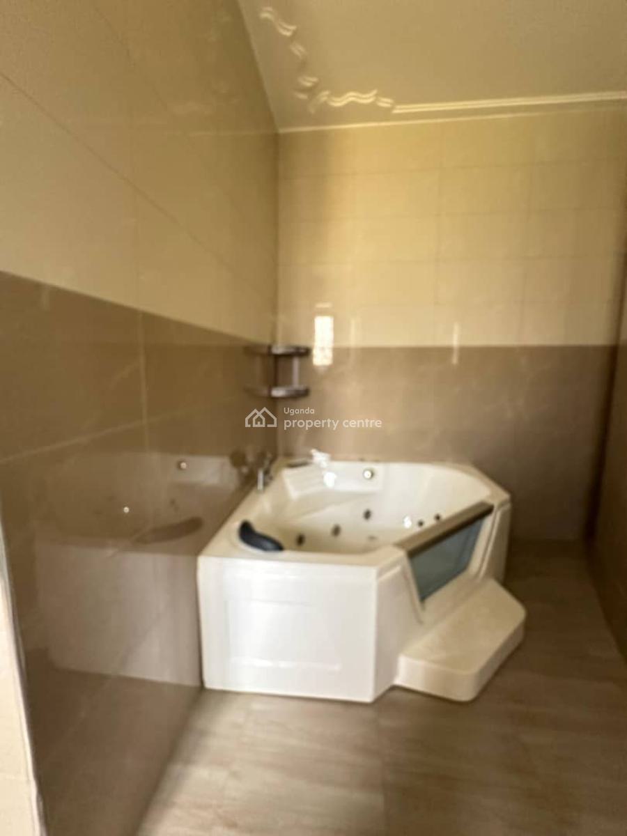 Lakeview 5 Bedroom House in Kigo, Munyonyo, Kigo, Munyonyo, Wakiso, Central Region, Terraced Duplex for Sale